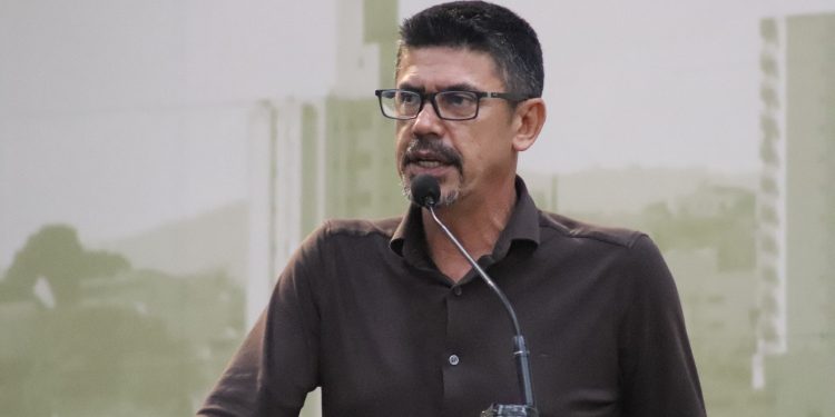 Vereador Helio protocola moção de repúdio à postura de Dep. Rafael Simões