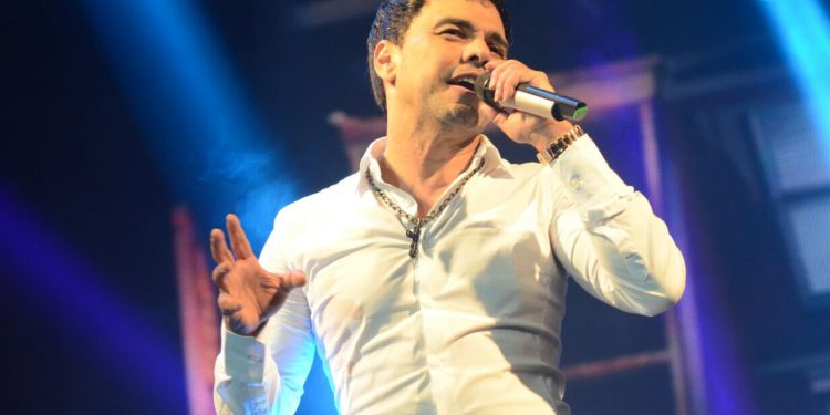Zezé Di Camargo faz novo show em Pouso Alegre