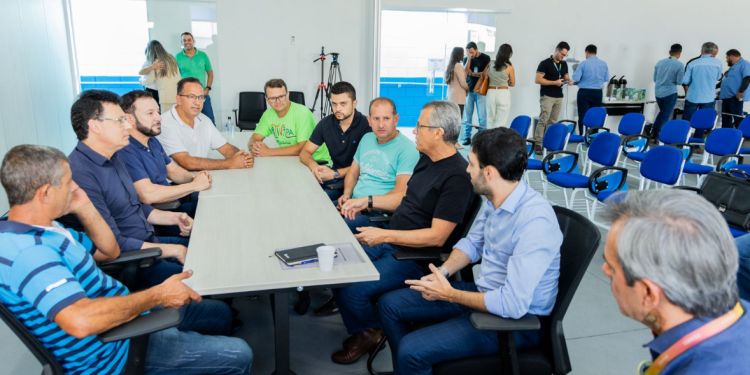 Vereadores de Pouso Alegre acompanham ordem de serviço entre COPASA e Prefeitura