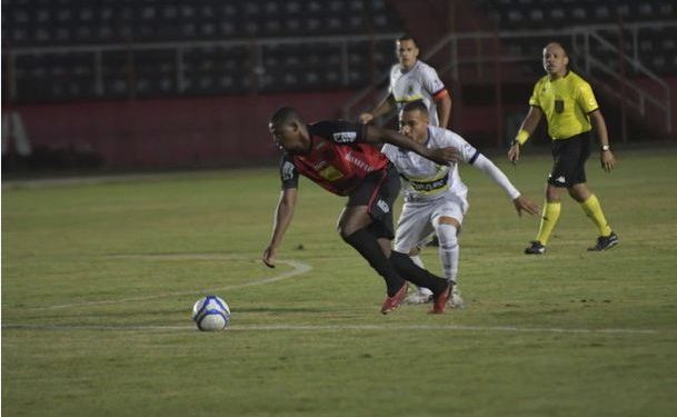 Pouso Alegre nos acréscimos, em jogo difícil, empata com o Santo André