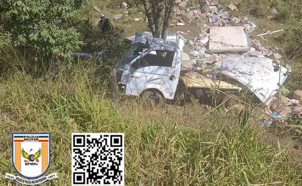 Jovem de 24 anos de Ouro Fino capota caminhão e morre na MG-459 em Monte Sião