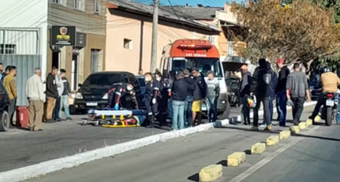 Em Campo Belo ciclista morre atropelado após ser atingido por porta de carro