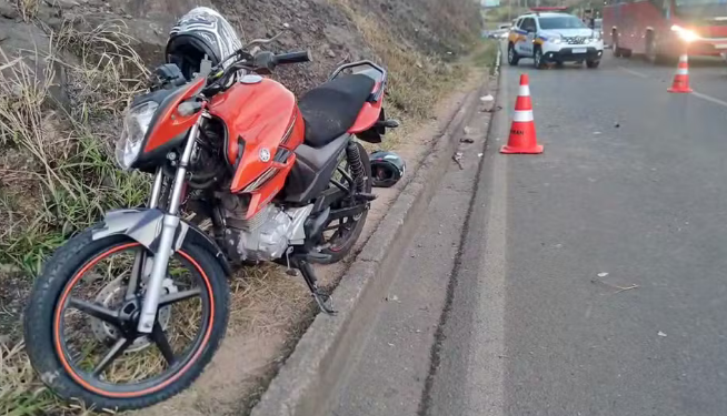 Em Poços de Caldas motociclista morre após cair e bater rosto na calçada