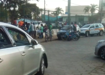 Em Pouso Alegre homem surta e quebra vidros na Policlínica do Bairro São Geraldo