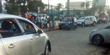 Em Pouso Alegre homem surta e quebra vidros na Policlínica do Bairro São Geraldo