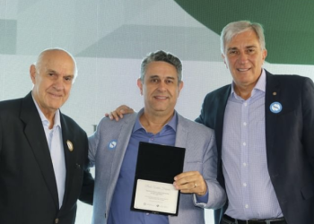 Dr. Paulo recebe medalha da Polícia Civil em Pouso Alegre