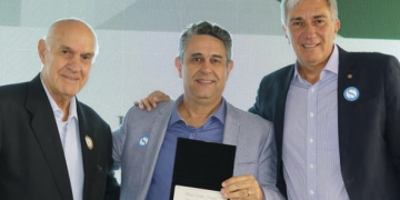 Dr. Paulo recebe medalha da Polícia Civil em Pouso Alegre