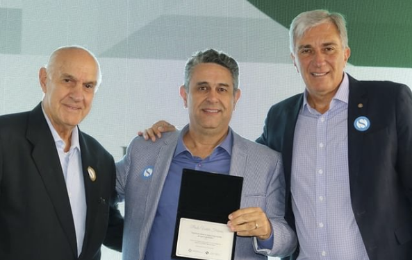 Dr. Paulo recebe medalha da Polícia Civil em Pouso Alegre