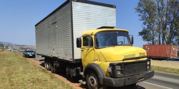 Em Pouso Alegre caminhão abandonado na BR 381 com gado furtado é preso pela PRF
