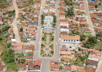 Em Espírito Santo do Dourado Homem é encontrado morto e jovem esfaqueado