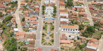 Em Espírito Santo do Dourado Homem é encontrado morto e jovem esfaqueado