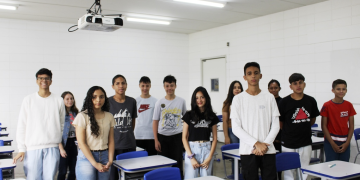 Centenas de candidatos participam de prova presencial do programa Jovem Aprendiz