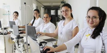 Carrinhos à beira-leito facilitam e agilizam atendimento de pacientes no HCSL