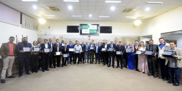 20 personalidades, incluindo 3 vereadores, recebem o Título de Cidadão Pouso-Alegrense