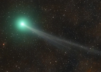 Chega ao ponto mais perto da Terra ‘Cometa do século’ neste domingo (13)