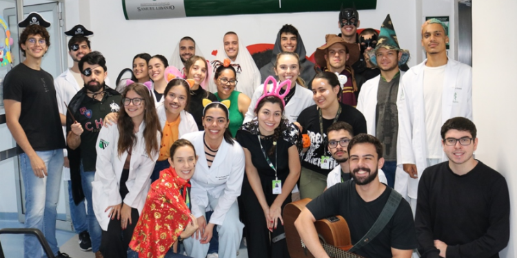 Acadêmicos de Medicina de Pouso Alegre realizam atividades de Halloween na Pediatria do CHSL