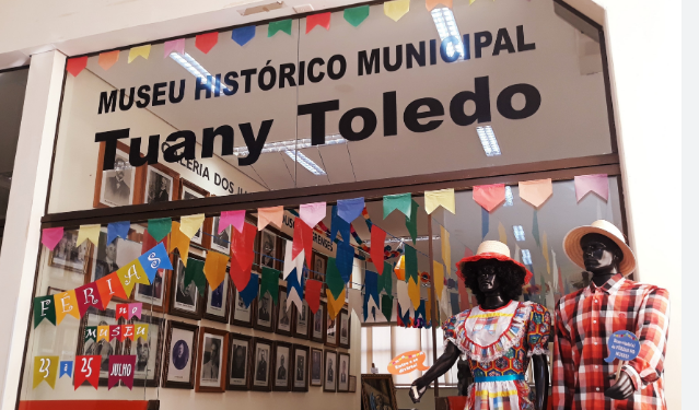 Em Pouso Alegre Museu Tuany Toledo lança 6ª edição do álbum de figurinhas