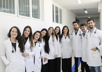 Ao se despedir dos preceptores, médicos residentes elogiam CHSL