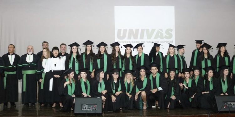 Colação de Grau do Curso de Fisioterapia é realizada em clima de gratidão