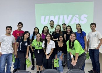 Alunos da Escola Estadual Pio XII de Borda da Mata visitam Unidade Central da Univás