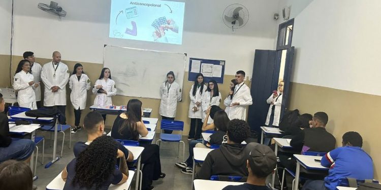Alunos de Enfermagem comemoram fim de semestre destacando atividades que impactam comunidade local