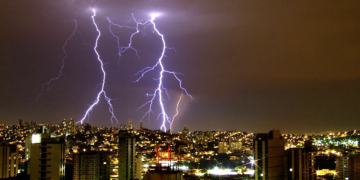 Cemig aprimora tecnologia de detecção de raios e melhora tempo de resposta durante ocorrências com tempestades