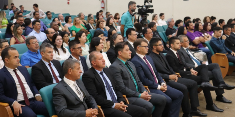 Eleitos de Pouso Alegre em 2024 são diplomados na Câmara pela Justiça Eleitoral