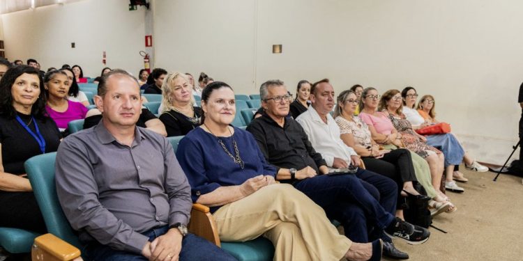 Presidente da Câmara prestigia encerramento do projeto Escola de Pais 2024