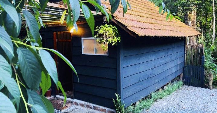 Campos do Jordão tem charmosas cabanas, em meio à natureza, para quem quer fugir da folia