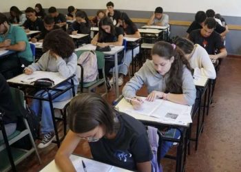 Rede estadual de educação de Minas Gerais é destaque com notas altas nas redações do Enem 2024