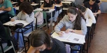 Rede estadual de educação de Minas Gerais é destaque com notas altas nas redações do Enem 2024