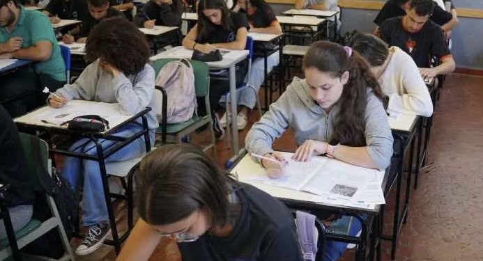 Rede estadual de educação de Minas Gerais é destaque com notas altas nas redações do Enem 2024