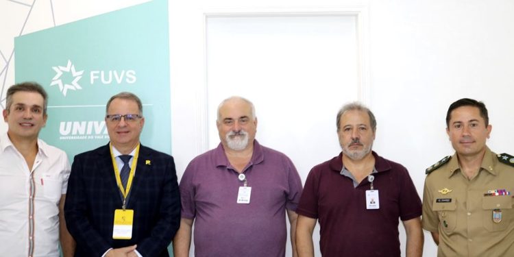 General do Ministério da Defesa é recebido na presidência da FUVS