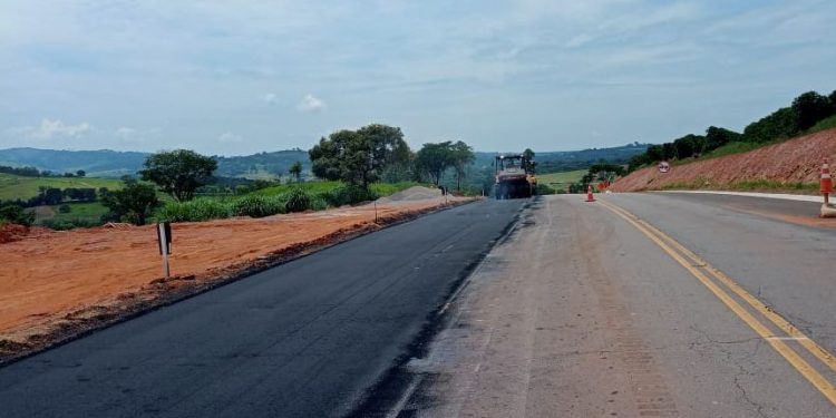 Obras na MG-167 avançam no Sul de Minas