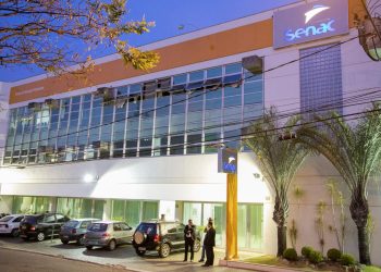 Sistema Fecomércio oferece cursos gratuitos em TI do Senac para atender à crescente demanda do mercado