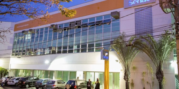 Sistema Fecomércio oferece cursos gratuitos em TI do Senac para atender à crescente demanda do mercado