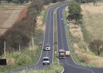 DER-MG publica portaria que restringe tráfego de veículos pesados durante os feriados de 2025