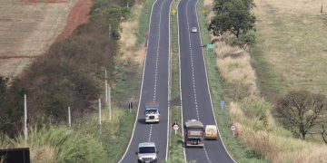 DER-MG publica portaria que restringe tráfego de veículos pesados durante os feriados de 2025