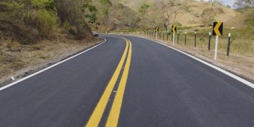 Governo de Minas vistoria rodovia MG-311, recuperada pelo programa Caminhos pra Avançar