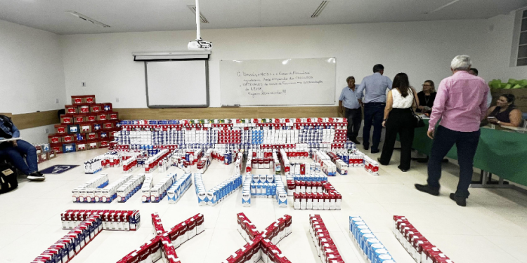 Curso de Farmácia faz doação recorde de mais de 2 mil litros de leite ao CHSL