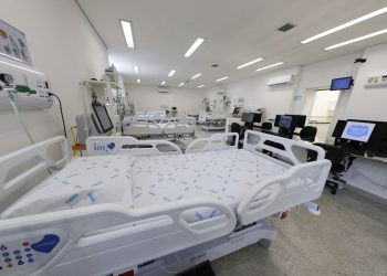 Complexo Hospitalar de Barbacena inicia projeto de musicoterapia para pacientes internados no CTI