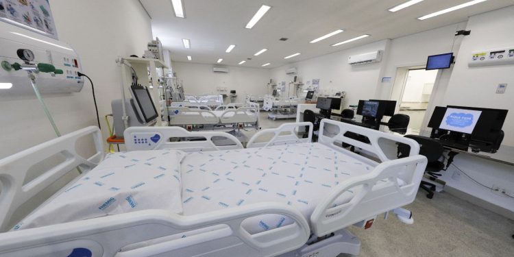 Complexo Hospitalar de Barbacena inicia projeto de musicoterapia para pacientes internados no CTI