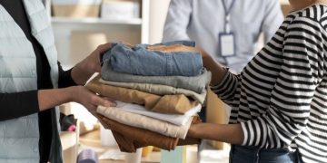 Receita Federal e Município de Poços de Caldas descaracterizam 7 mil peças de vestuário para doação  