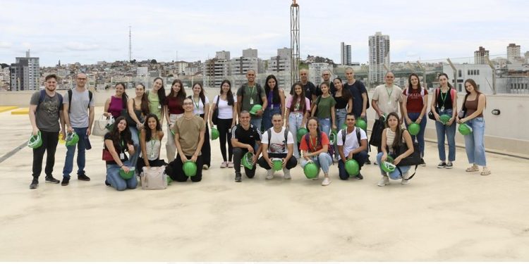Calouros do curso de Medicina da Univás visitam Hospital Oncológico pela primeira vez
