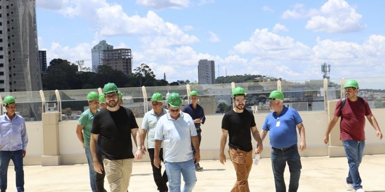 Prefeito e vereadores de Lambari visitam Hospital Oncológico Samuel Libânio