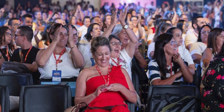 Anúncio de simplificação do processo de compras marca encerramento do 1º Encontro de Gestores Escolares