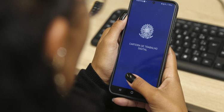 Minas Gerais disponibiliza mais de 14 mil vagas de emprego em postos do Sine