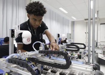 Governo de Minas anuncia sexta edição do Trilhas de Futuro e publica lista de cursos profissionalizantes