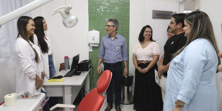 Governo de Minas vistoria unidades de saúde e educação
