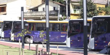 Governo de Minas entrega 32 novos ônibus metropolitanos em Nova Lima